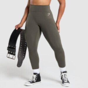 Gymshark High Waisted Power Regular Legging w/Bum Scrunch - Small in Olive Green